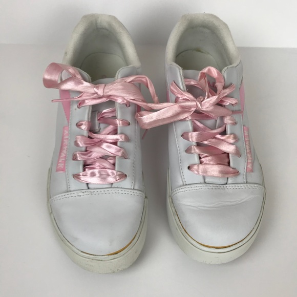 ribbon tennis shoes